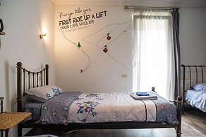 Korte Hotel Sleeps 14 With Courtyard