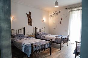 Korte Hotel Sleeps 14 With Courtyard