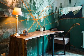 Korte Hotel Sleeps 14 With Courtyard