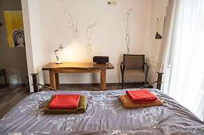 Korte Hotel Sleeps 14 With Courtyard