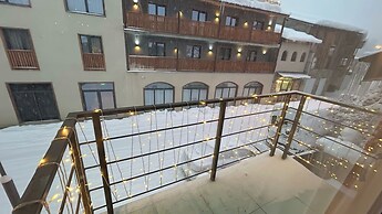 Korte Hotel Sleeps 14 With Courtyard