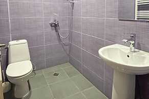 Korte Hotel Sleeps 14 With Courtyard