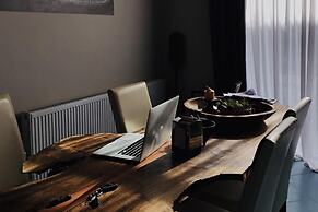 Korte Hotel Sleeps 14 With Courtyard