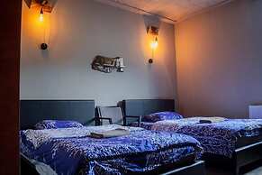 Korte Hotel Sleeps 14 With Courtyard