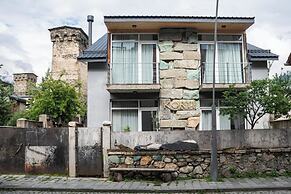 Korte Hotel Sleeps 14 With Courtyard