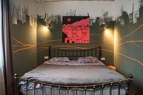 Korte Hotel Sleeps 14 With Courtyard