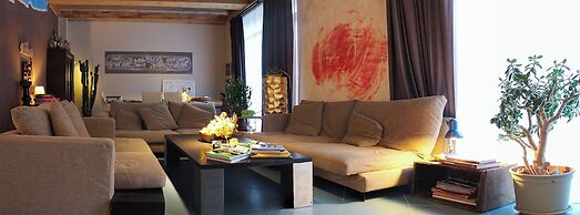 Korte Hotel Sleeps 14 With Courtyard