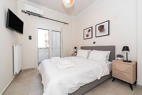 Modern Apartment in Thiseio with Balcony