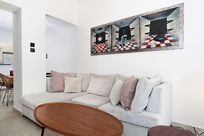 Modern Apartment in Thiseio with Balcony