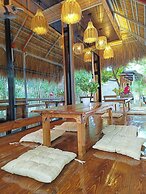 Straw Huts Liwliwa