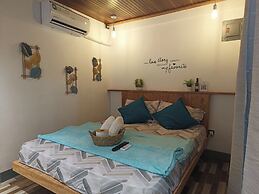Straw Huts Liwliwa