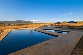 Endeem Mara Resort