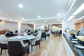 Golden Jomtien Beach Hotel