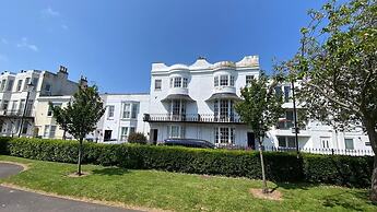 Beautiful 5 Bedroom Regency House / Pets Welcome