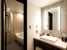 EXECUTIVE SUITE SUIREI