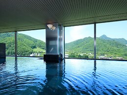EXECUTIVE SUITE SUIREI