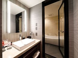 EXECUTIVE SUITE SUIREI