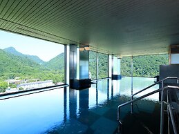EXECUTIVE SUITE SUIREI
