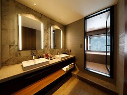 EXECUTIVE SUITE SUIREI