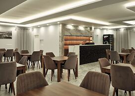 Montflux Hotel