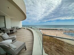3BR Ground Floor Condo With Direct Pool Access