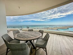 3BR Ground Floor Condo With Direct Pool Access