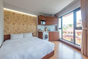 Moon West Lake Residence