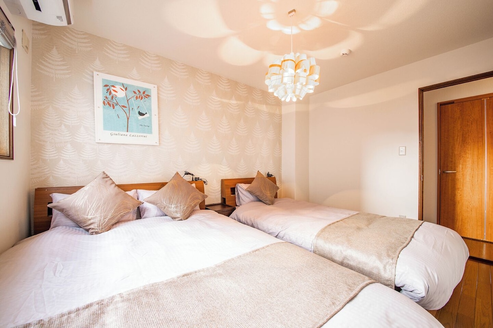 THE BEEHIVE 1