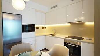 High Floor Stylish 1BR Address Harbour