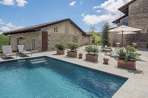 Arpusè Relax nelle Langhe Barolo with Pool
