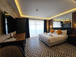 Balcony Hotel