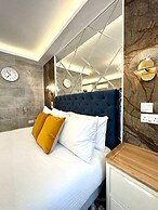 Balcony Hotel