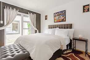 Caline VIP Mews