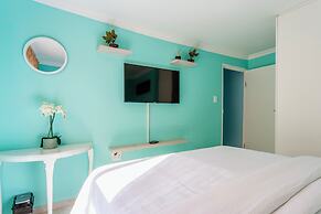 Caline VIP Mews