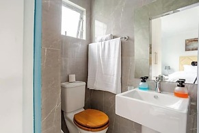 Caline VIP Mews