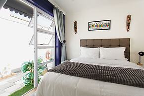 Caline VIP Mews