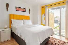 Caline VIP Mews