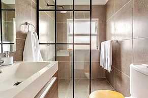 Caline VIP Mews