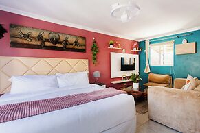 Caline VIP Mews