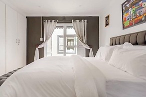 Caline VIP Mews