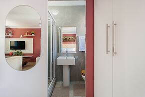 Caline VIP Mews