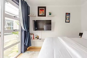 Caline VIP Mews