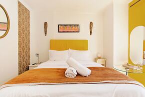 Caline VIP Mews