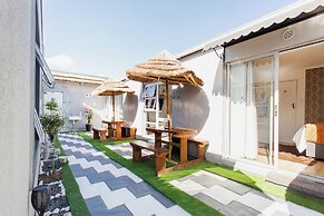 Caline VIP Mews