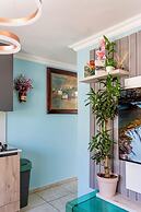 Caline VIP Mews