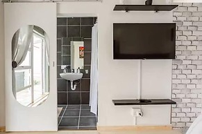 Caline VIP Mews