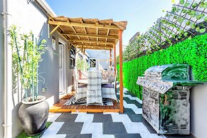 Caline VIP Mews