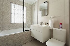 Caline VIP Mews