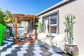 Caline VIP Mews