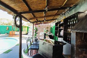Caline VIP Mews